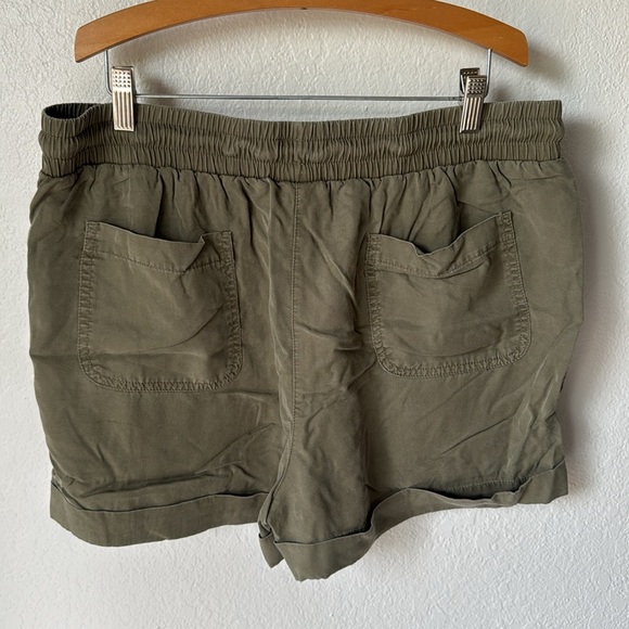 Universal‎ Thread Olive Shorts - Picture 4 of 5